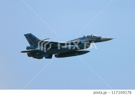飛行する航空自衛隊F-2戦闘機 飛行する航空自衛隊F-2戦闘機 117109176
