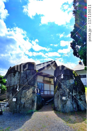 三ツ石神社の巨石 117110011