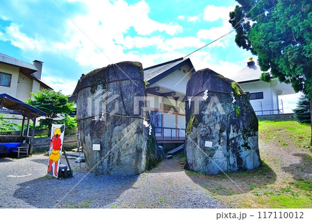 三ツ石神社の巨石 117110012