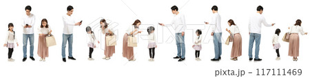 ショッピング姉妹ファミリー家族の全身人物切り抜き素材 117111469