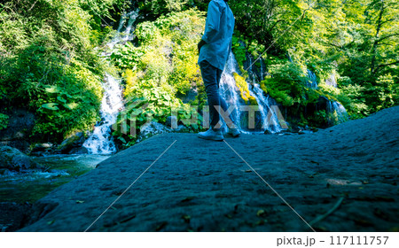 清流に来た男性 117111757