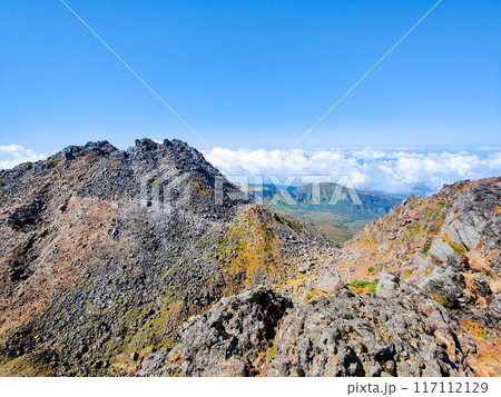 秋の鳥海山登山：七高山から新山・稲倉岳の眺め 117112129