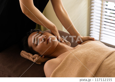 メンズフェイシャルエステの施術 メンズフェイシャルエステの施術 117112155