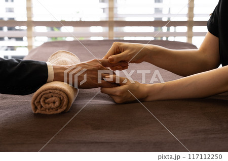 メンズエステハンドケアの施術 メンズエステハンドケアの施術 117112250