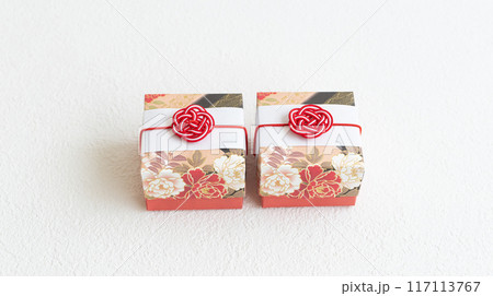結婚式の引き出物 お歳暮 和風の贈り物イメージ素材 結婚式の引き出物 お歳暮 和風の贈り物イメージ素材 117113767