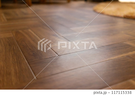 ヘリンボーン張りのフローリング 117115338