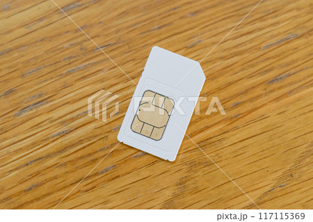マルチカットのSIMカードを台紙から切り離す マルチカットのSIMカードを台紙から切り離す 117115369