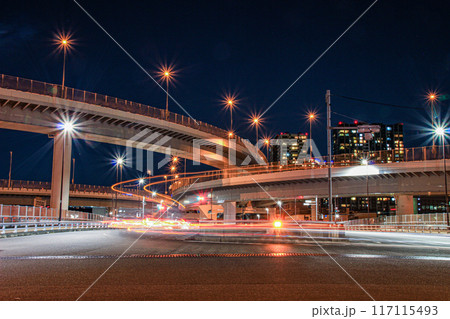 煌びやかな夜の高速ジャンクションの風景 煌びやかな夜の高速ジャンクションの風景 117115493