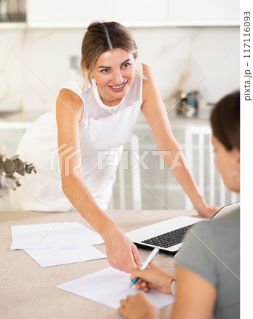 Girl meeting financial advisor for investment at his home Girl meeting financial advisor for investment at his home 117116093