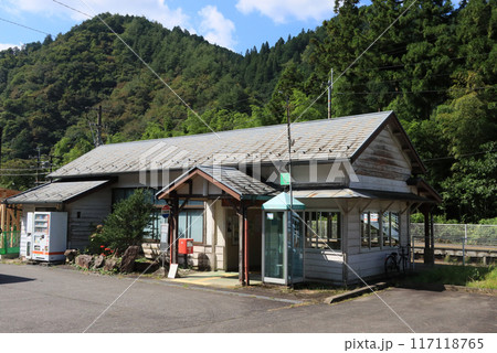 高山本線　下油井駅の駅舎 117118765