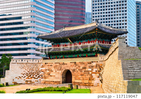 Namdaemun or Sungnyemun Gate in Seoul, South Korea Namdaemun or Sungnyemun Gate in Seoul, South Korea 117119047