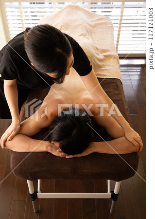 メンズエステ　ボディケアの施術 117121003