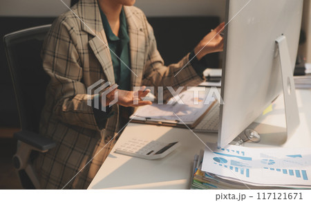 Team of business people working together in the meeting room office, teamwork background charts and graphs banner, double exposure successful teamwork,business planning concept. 117121671