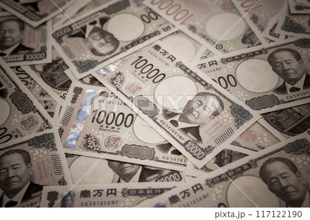 日本の新一万円札。大量の一万円札が敷き詰められたネガティブなイメージ 117122190