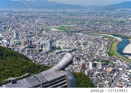 「岐阜城」天守閣展望台から望む岐阜の市街地 117124921