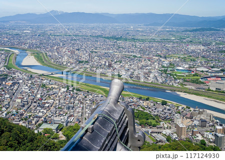 「岐阜城」天守閣展望台から望む岐阜の市街地 「岐阜城」天守閣展望台から望む岐阜の市街地 117124930