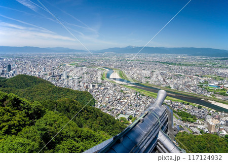 「岐阜城」天守閣展望台から望む岐阜の市街地 「岐阜城」天守閣展望台から望む岐阜の市街地 117124932