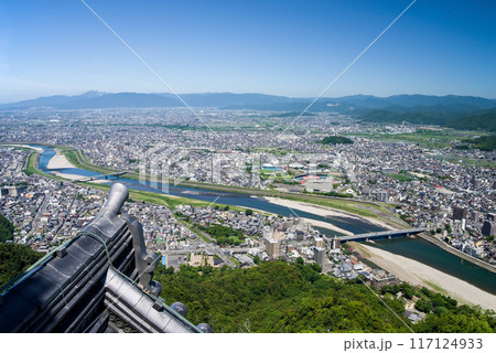「岐阜城」天守閣展望台から望む岐阜の市街地 「岐阜城」天守閣展望台から望む岐阜の市街地 117124933