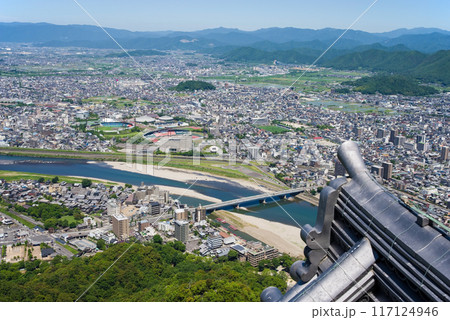 「岐阜城」天守閣展望台から望む岐阜の市街地 「岐阜城」天守閣展望台から望む岐阜の市街地 117124946