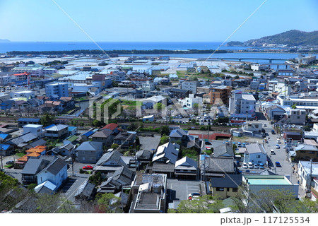 紀三井寺(和歌山県)の境内から眺めた、和歌の浦 紀三井寺(和歌山県)の境内から眺めた、和歌の浦 117125534