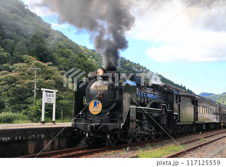 【島根県】津和野駅で黒煙を上げるSLやまぐち号 【島根県】津和野駅で黒煙を上げるSLやまぐち号 117125559