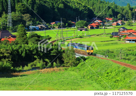【山口県】阿武川を渡る列車 【山口県】阿武川を渡る列車 117125570