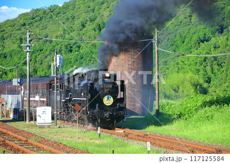 【山口県】黒煙を上げて篠目駅を発進するSLやまぐち号 117125584