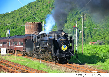【山口県】黒煙を上げて篠目駅を発進するSLやまぐち号 【山口県】黒煙を上げて篠目駅を発進するSLやまぐち号 117125588