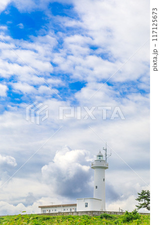 「青森県」夏空と鮫角灯台の風景 「青森県」夏空と鮫角灯台の風景 117125673
