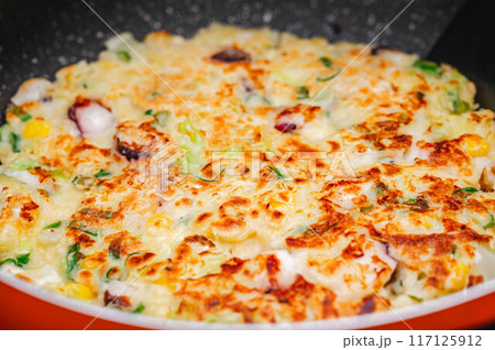 焼き色がついたお好み焼き 焼き色がついたお好み焼き 117125912