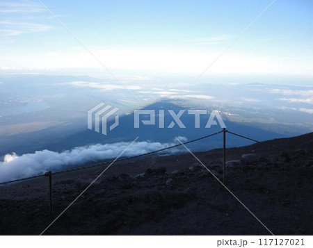 富士山 下界に伸びる富士山の影 富士山 下界に伸びる富士山の影 117127021