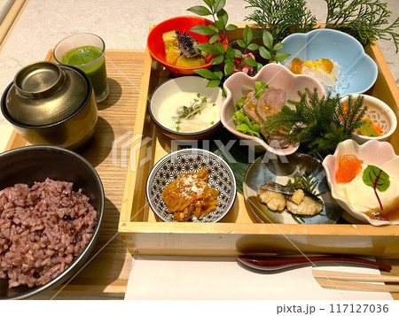 美味しい健康定食 小鉢たくさん 美味しい健康定食 小鉢たくさん 117127036