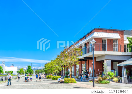 横浜みなとみらいの都市風景　マリン&ウォーク 117129464