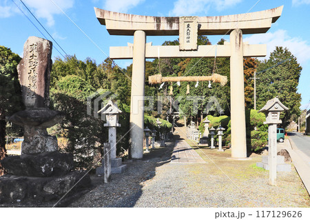 福岡県北九州市小倉南区の東大野八幡神社参道と鳥居 117129626