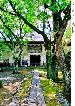 夏の盛岡市報恩寺　羅漢堂へ向かう風景 117130417