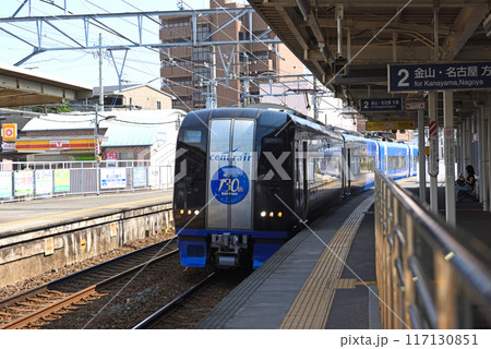 新舞子駅を通過するミュー特急新型 117130851