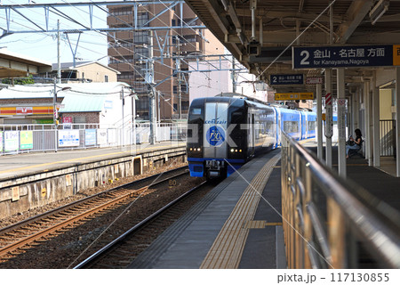 新舞子駅を通過するミュー特急新型 新舞子駅を通過するミュー特急新型 117130855