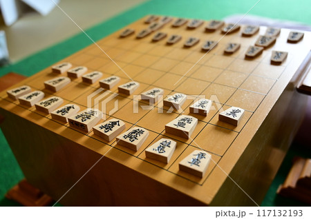 将棋の盤面と対局の席 117132193