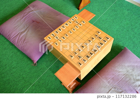 将棋の盤面と対局の席 将棋の盤面と対局の席 117132286