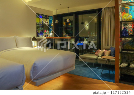 大阪 御堂筋の高級ホテル W大阪の綺麗な客室 117132534