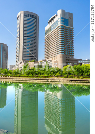 大阪市北区天満橋　桜宮公園から見る大川と大阪アメニティパーク 117133794