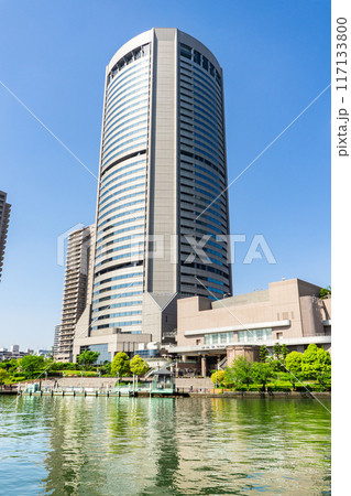 大阪市北区天満橋 桜宮公園から見る大川とOPAタワー 大阪市北区天満橋 桜宮公園から見る大川とOPAタワー 117133800