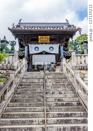 京都府長岡京市　西山　楊谷寺 (柳谷観音)　山門　風神と雷神 117135212