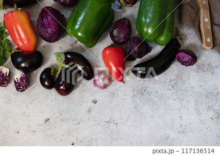 A variety of green peppers, cabbage and eggplant on the background of the old texture. Diet. Healthy eating theme background. View from above A variety of green peppers, cabbage and eggplant on the background of the old texture. Diet. Healthy eating theme background. View from above 117136514