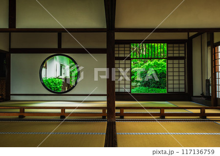 京都　源光庵　悟りの窓と迷いの窓 117136759