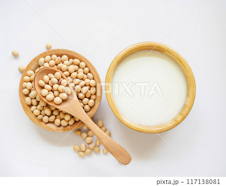 soy beans in wood bowl isolated on white soy beans in wood bowl isolated on white 117138081