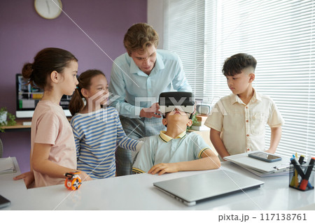 Teaching Children Using Virtual Reality in Classroom Setting Teaching Children Using Virtual Reality in Classroom Setting 117138761