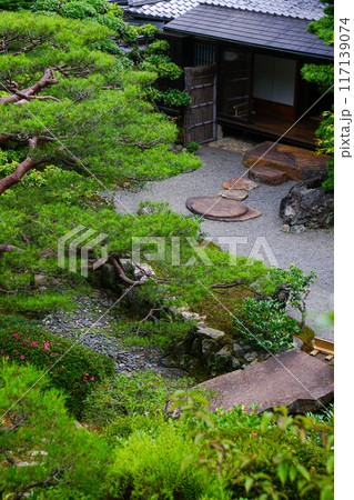 京都の旧家の日本庭園 京都の旧家の日本庭園 117139074