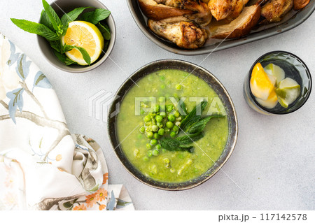 Creamy broccoli and green pea soup, baked chicken with pears and thyme Creamy broccoli and green pea soup, baked chicken with pears and thyme 117142578