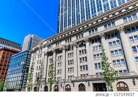 東京　千代田区 丸の内　日比谷通りから見た 明治安田生命ビル 117143037